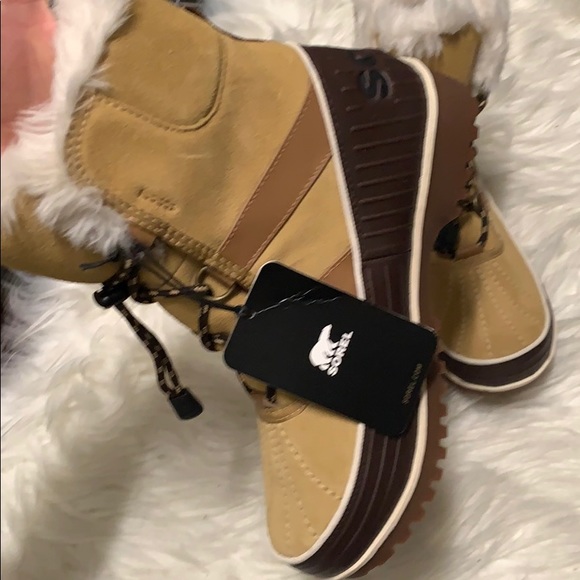 ❌SOLD❌ Sorel snow boots for kids - Picture 2 of 4